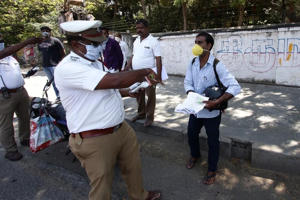 The Weekend Leader - As mercury rises, traffic police in TN's Vellore get buttermilk, lemon juice