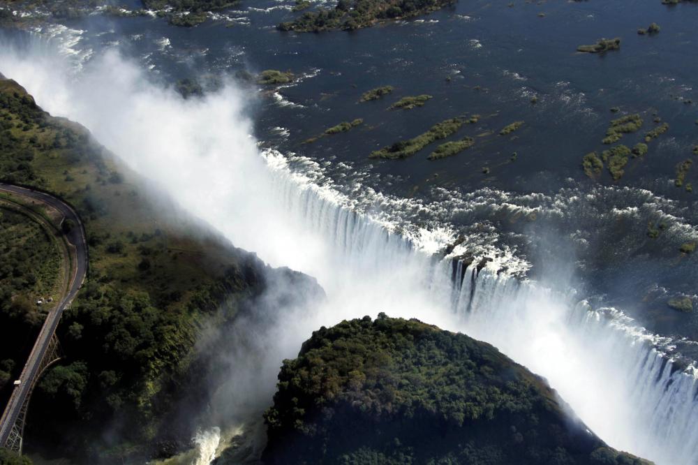 The Weekend Leader - Zimbabwe reopens Victoria Falls border to vaccinated tourists