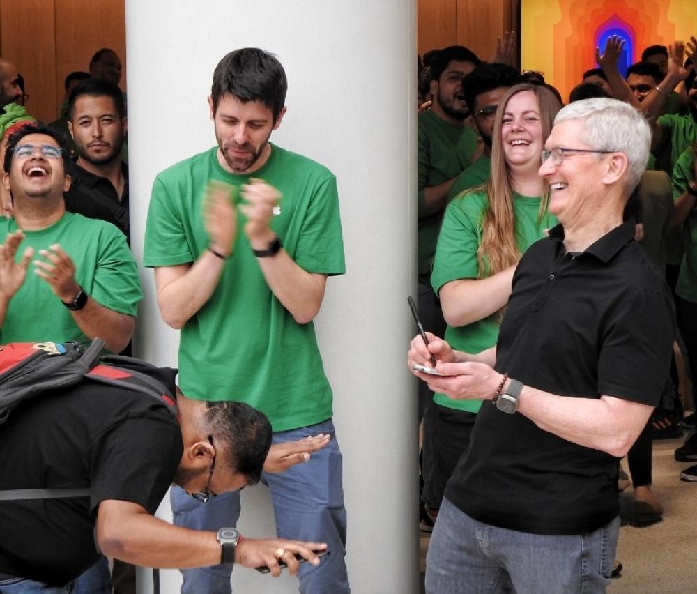 The Weekend Leader - Apple Achieves Record Revenue in India, Announces Four More Retail Stores