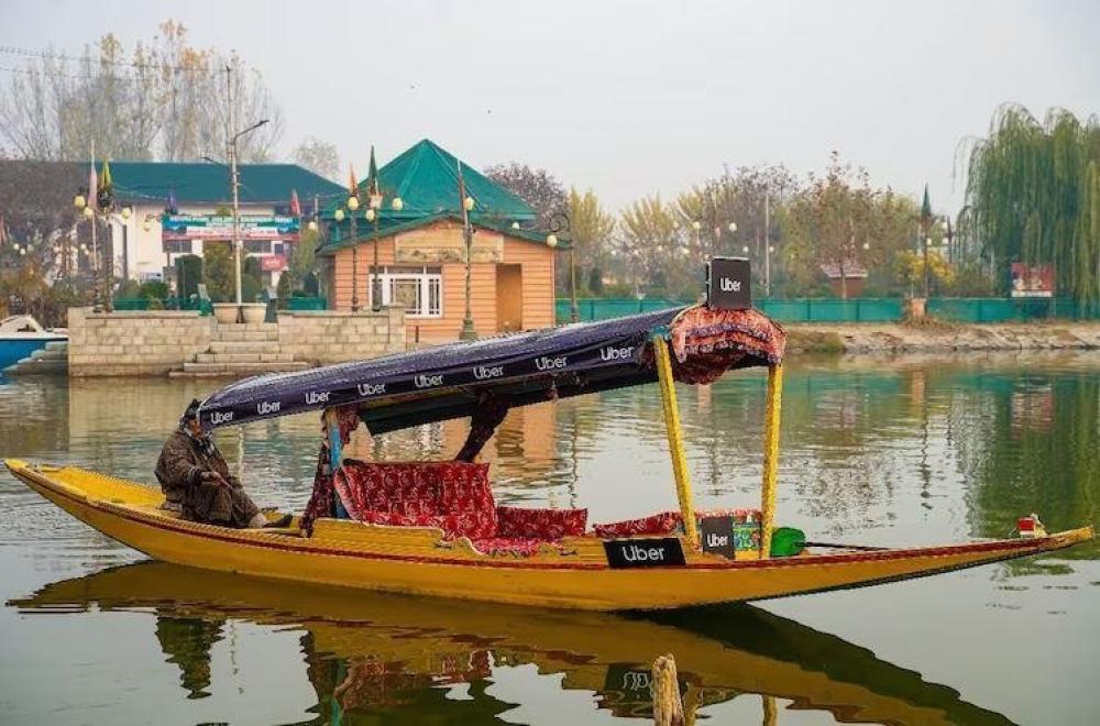 The Weekend Leader - Asia’s First Uber Shikara Launches in Kashmir’s Dal Lake