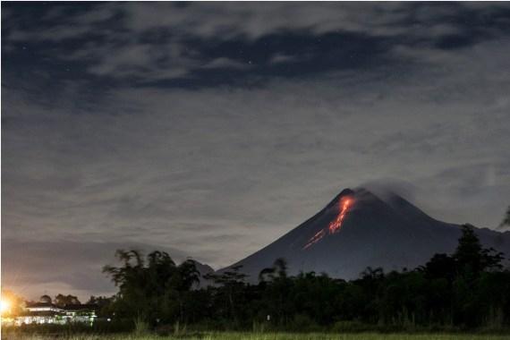 The Weekend Leader - Indonesia's Merapi volcano erupts 4 times