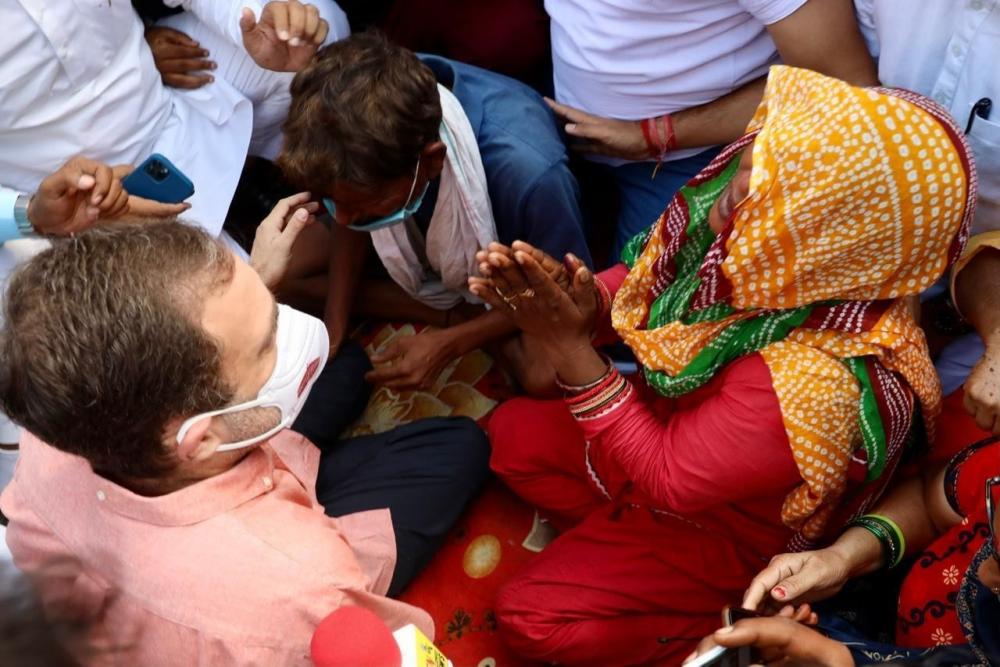 The Weekend Leader - Rahul meets kin of 9-yr-old rape & murder victim, demands justice