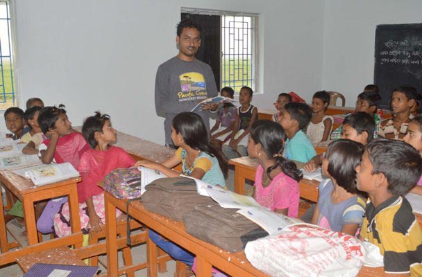 The Weekend Leader - Story of Murshidabad based Babar Ali, youngest headmaster in the world