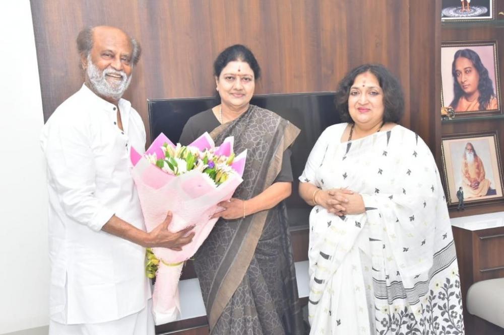 The Weekend Leader - Sasikala calls on Rajinikanth at his Poes Garden residence