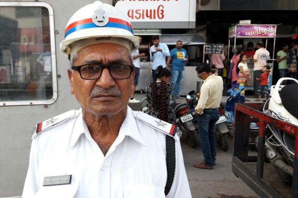 The Weekend Leader - Unsung hero, traffic policeman Dhansukh Mensibhai Kachot from Rajkot