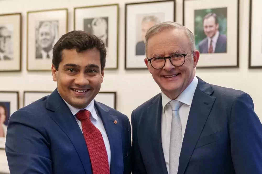 The Weekend Leader - Indian-Origin Varun Ghosh Becomes First Australian senator to Take Oath on Bhagavad Gita