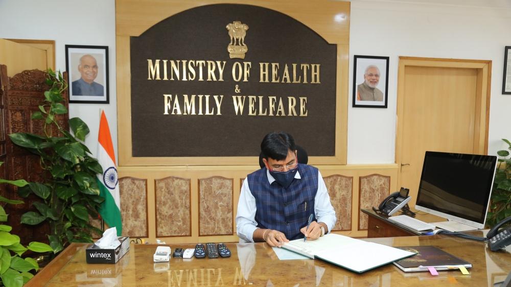 The Weekend Leader - Mansukh Mandaviya takes charge as new Health Minister