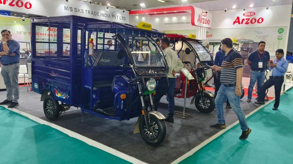 The Weekend Leader - Electric scooters, buses steal show at EV Expo in Delhi