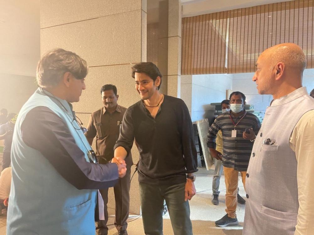 The Weekend Leader - What a delightful personality, writes Tharoor after meeting Mahesh Babu