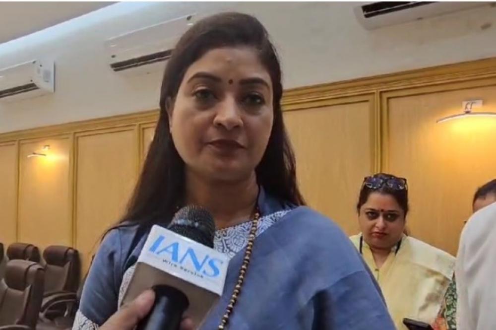 The Weekend Leader - Pity UP Women Commission's Chairperson For Strange Fair Sex Safety Guidelines: Alka Lamba