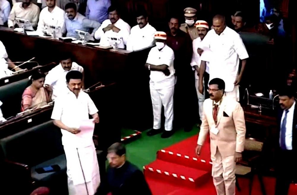 The Weekend Leader - TN Governor walks out of Assembly after acrimonious scenes in House