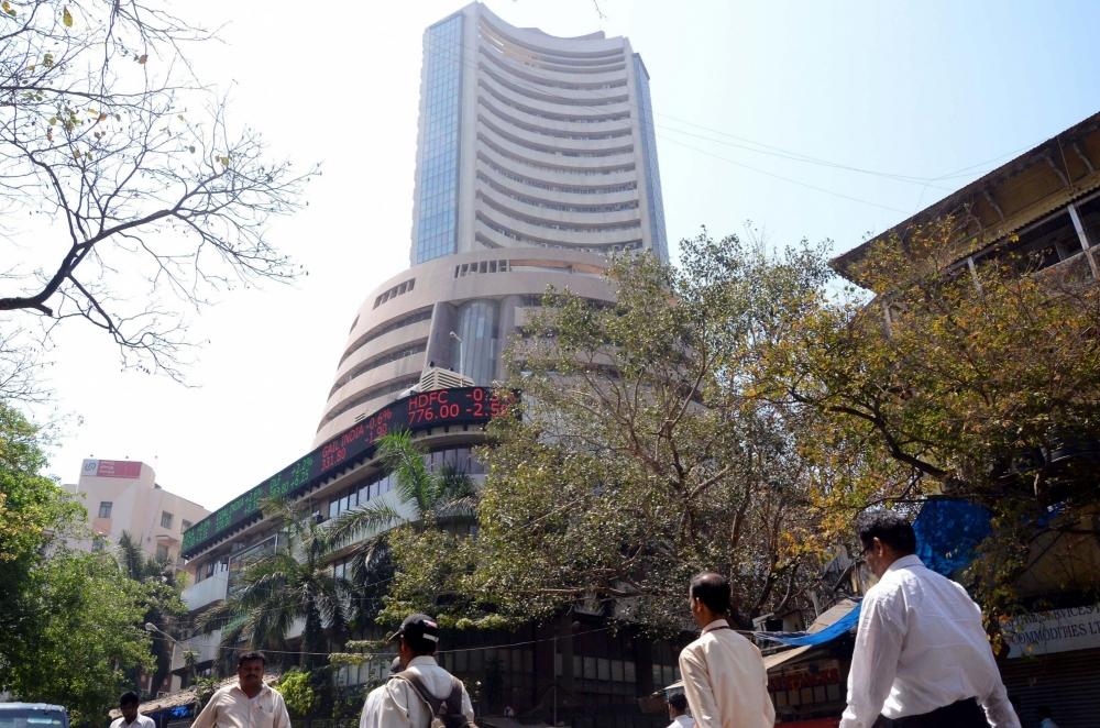 The Weekend Leader - Sensex gains over 200 points, banking stocks rise