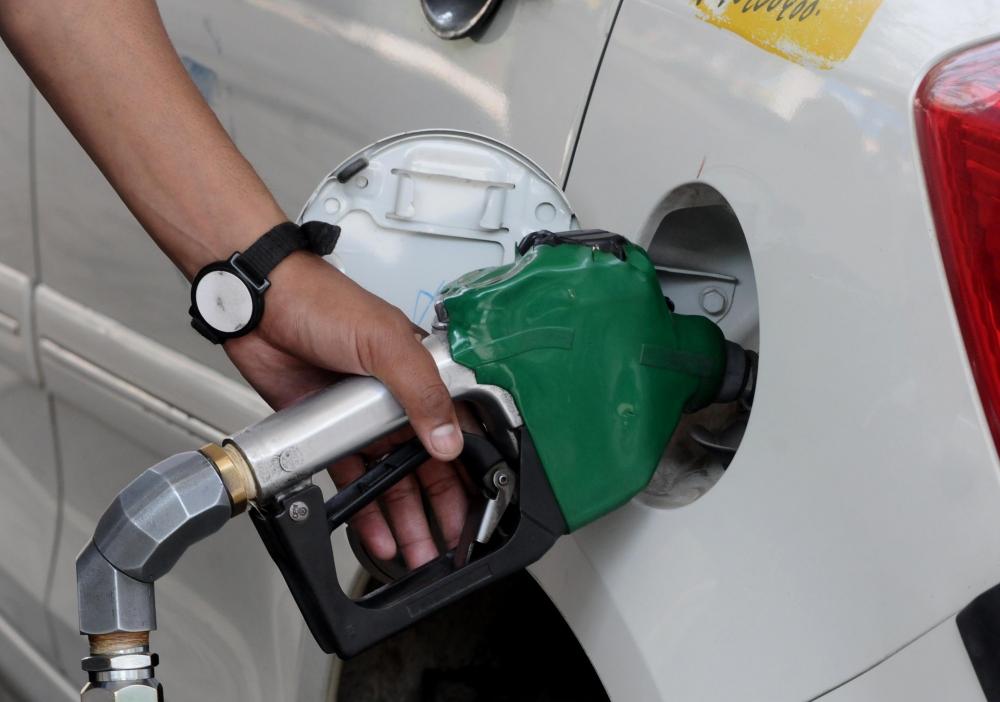 The Weekend Leader - Petrol, diesel prices unchanged for 4th straight day