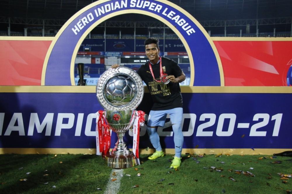 The Weekend Leader - ISL champions Mumbai City FC extend striker Bhumij's contract