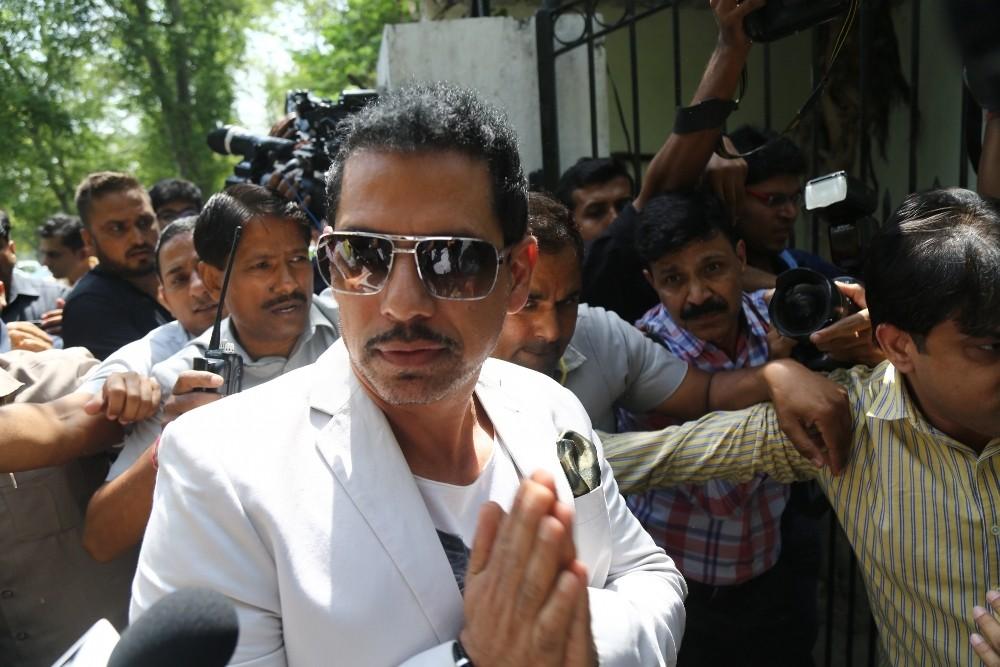 The Weekend Leader - Stop being obsessed with me and misusing my name: Robert Vadra to Smriti Irani