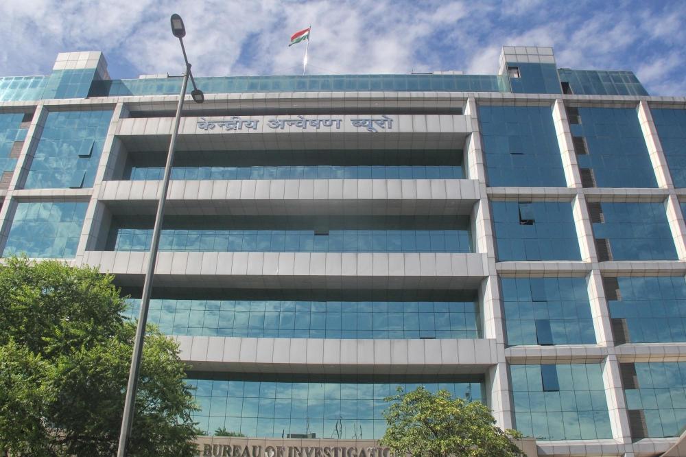 The Weekend Leader - CBI records statements of 7 in Rs 100cr extortion case