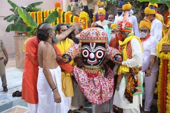 The Weekend Leader - Rath Yatra taken out in Ahmedabad with limited participation