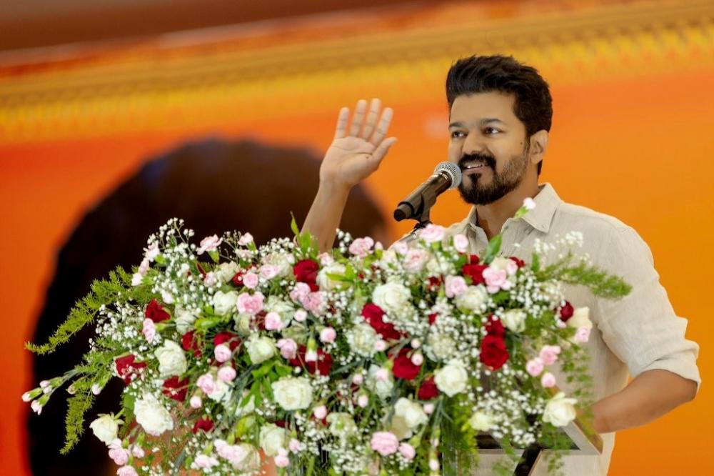 The Weekend Leader - Tamil Superstar Thalapathy Vijay Gathers Inputs from Fans Ahead of Potential Political Entry