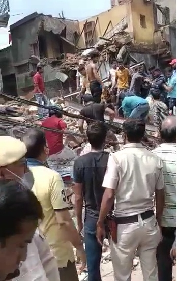 The Weekend Leader - Building collapses in Delhi, no causality reported