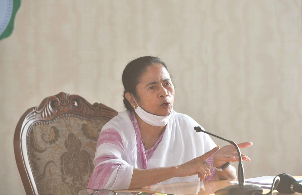 The Weekend Leader - Cong acting like a sluggish 'zamindaar' in fight against BJP: Mamata