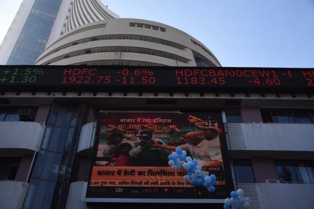 The Weekend Leader - Sensex down 300 points; finance, auto stocks lead selloff