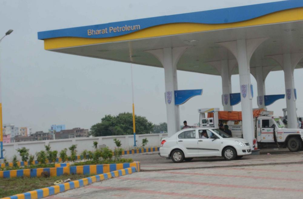 The Weekend Leader - BPCL launches door-to-door delivery of diesel