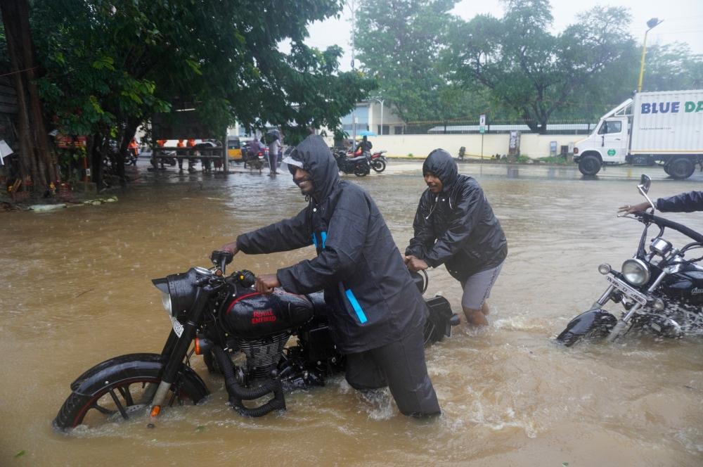 The Weekend Leader - Heavy rains continue in Kerala, alert in 7 districts