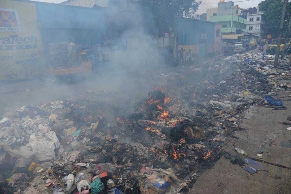 The Weekend Leader - Over 2k sites issued notices for open burning of garbage in Delhi