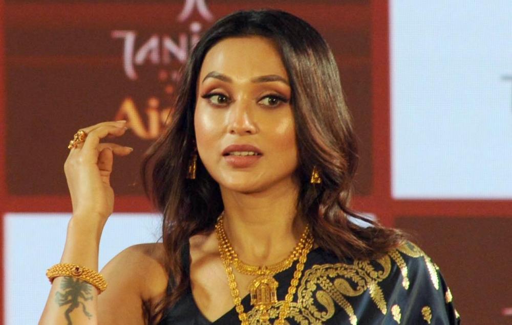 The Weekend Leader - Actress-Politician Mimi Chakraborty to Resign as Lok Sabha MP, Exits Politics for Acting Career