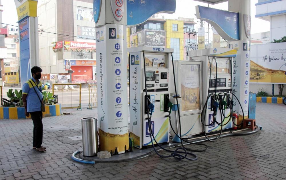 The Weekend Leader - Fuel price hike paused: Petrol, diesel prices unchanged