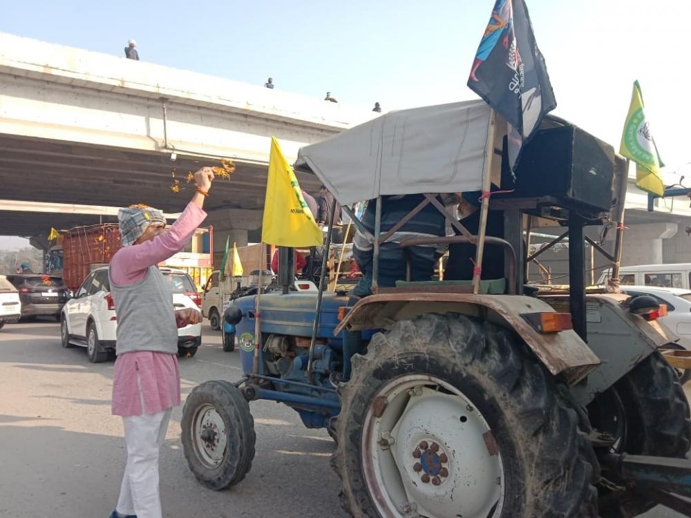 The Weekend Leader - Delhi Police reopens Singhu border for traffic