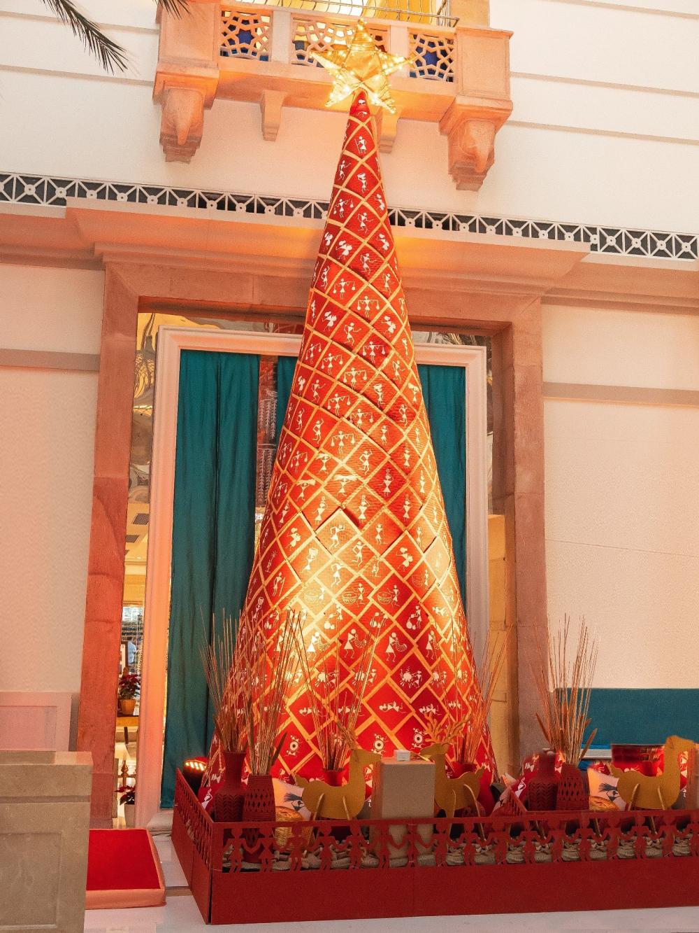 The Weekend Leader - ITC Maratha installs eco-friendly Christmas tree