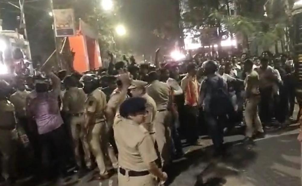 The Weekend Leader - Curfew Imposed in Nagpur After Clashes, 50 Detained