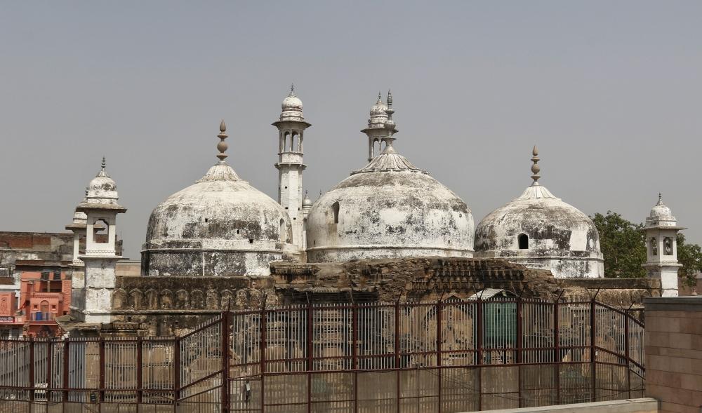 The Weekend Leader - Survey report lists Hindu symbols inside Gyanvapi mosque