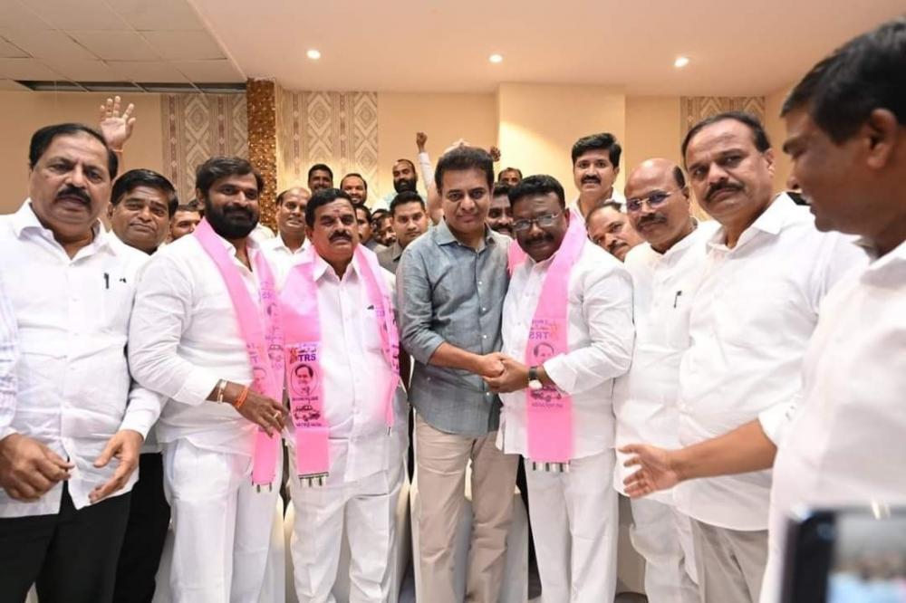 The Weekend Leader - Jolt to BJP in Telangana as two leaders return to TRS