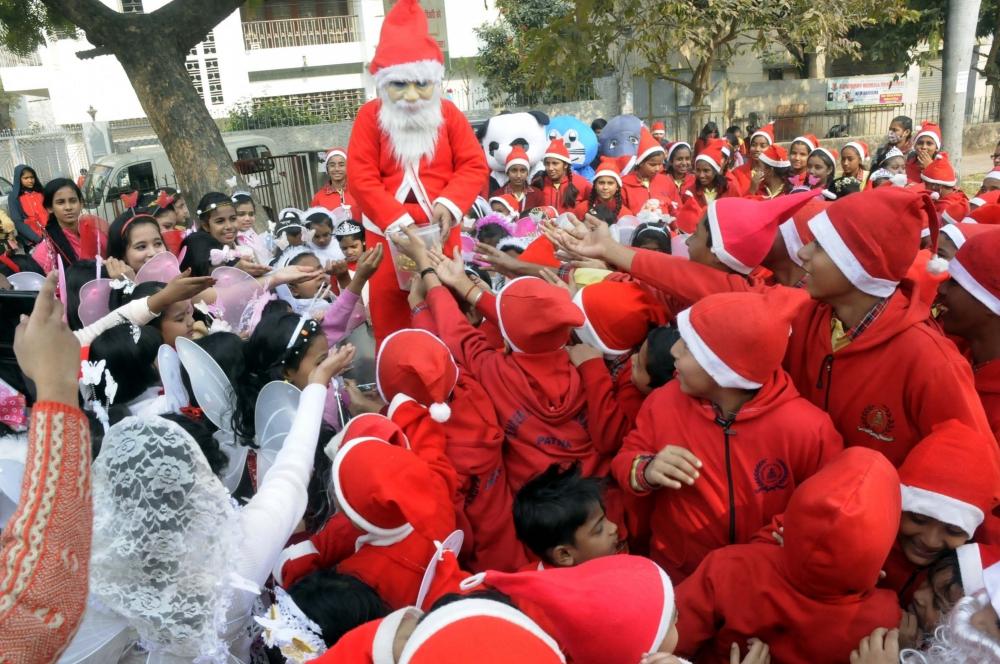 The Weekend Leader - Omicron scare: Christmas, New Year celebrations banned in Delhi