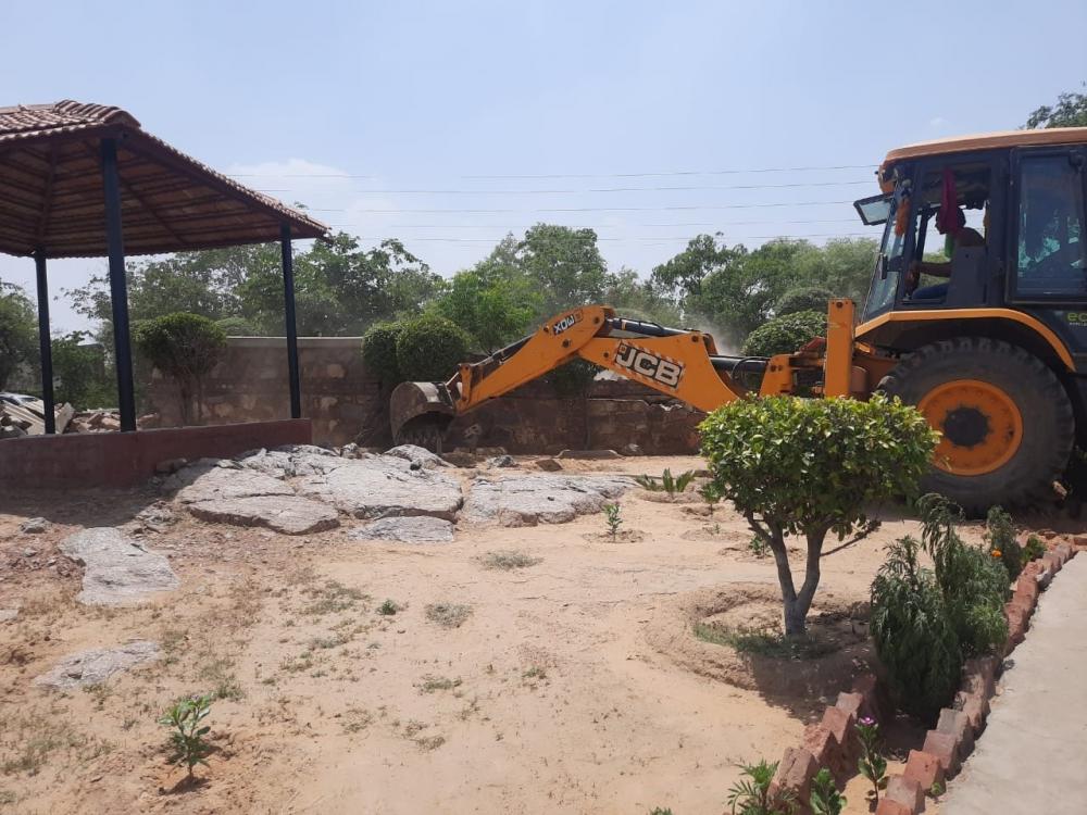 The Weekend Leader - Gurugram: Nine illegal farmhouses in Aravalli Hills demolished