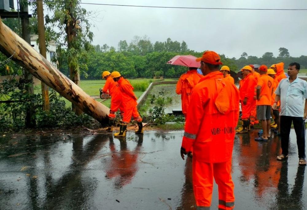 The Weekend Leader - Cyclone Dana: West Bengal Suspends Flights, Trains Amid Precautionary Measures