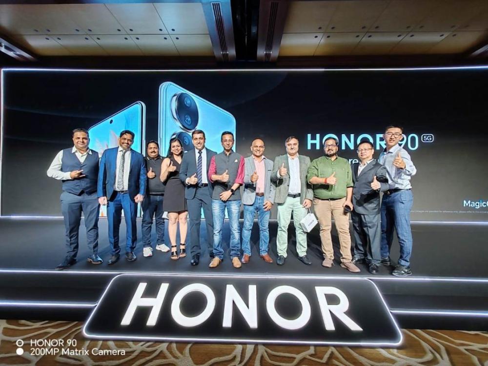 The Weekend Leader - Top directors, over 15 employees leave realme to join HonorTech in India