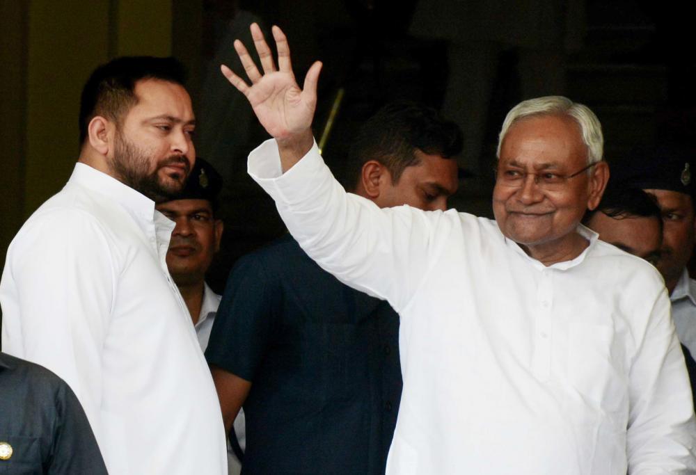 The Weekend Leader - Bihar Politics Heats Up: Nitish Kumar's Likely Shift to BJP Alliance Amidst Coalition Tensions