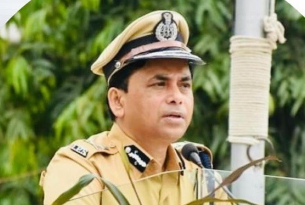 The Weekend Leader - Maha IPS Officer Quaiser Khalid Suspended Over Alleged Involvement In Ghatkopar Hoarding Scam