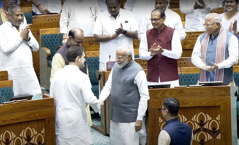 The Weekend Leader - Rahul Gandhi, PM Modi Shake Hands As They Welcome LS Speaker Om Birla