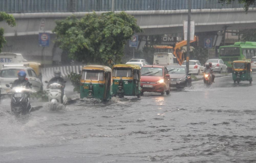 The Weekend Leader - Rainfall causes waterlogging, traffic jams in Delhi