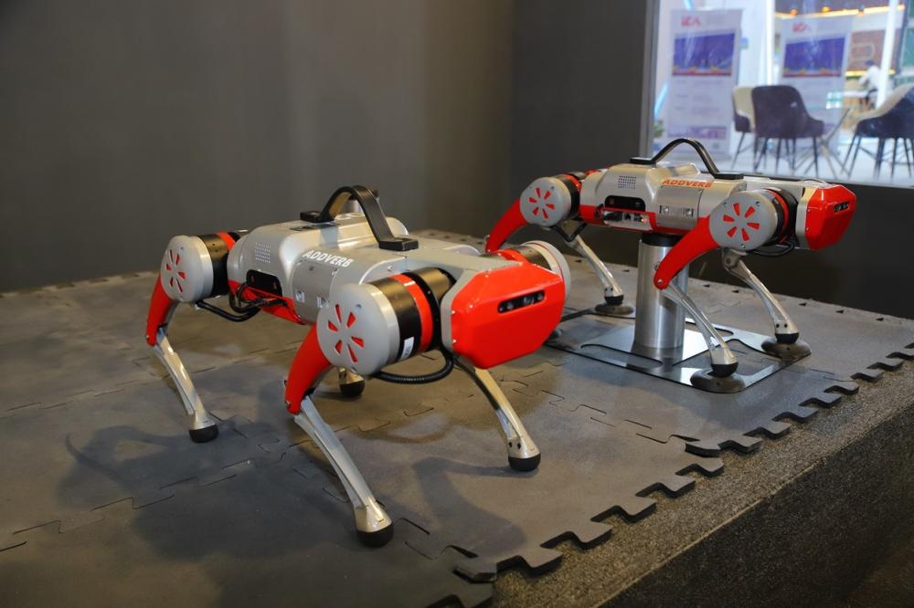 The Weekend Leader - Homegrown Addverb Launches India's First Assistive Dog Robot 'Trakr'