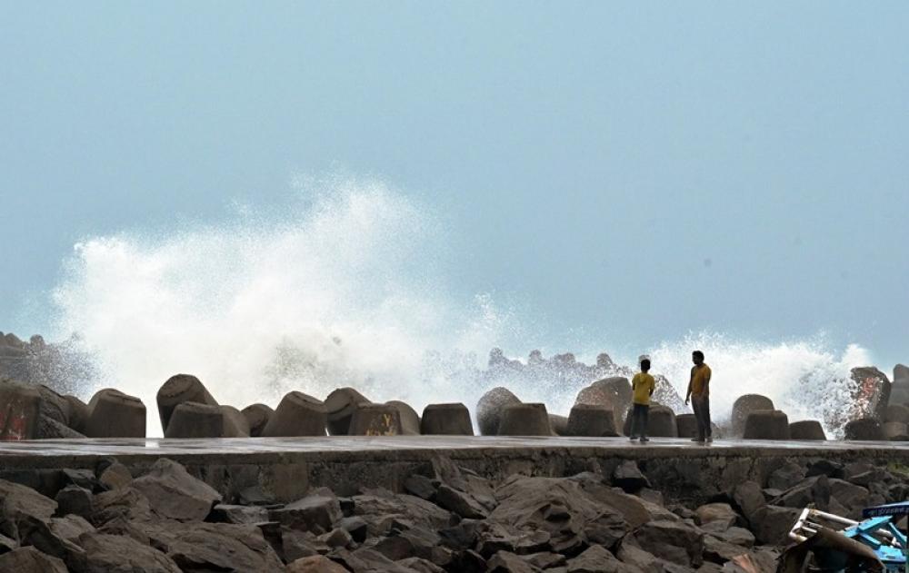 The Weekend Leader - Cyclone Fengal to Make Landfall Near Chennai: Red Alert in 8 Tamil Nadu Districts