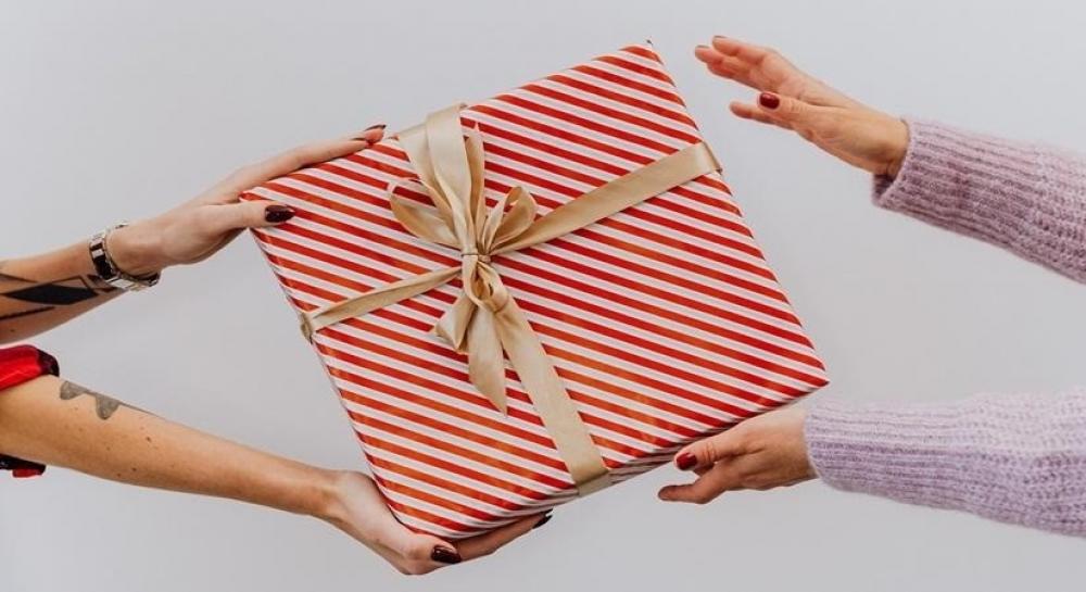 The Joy of Gifting: Spreading Happiness During Festivals – Octavius