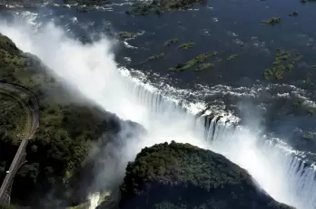 Zimbabwe reopens Victoria Falls border to vaccinated tourists