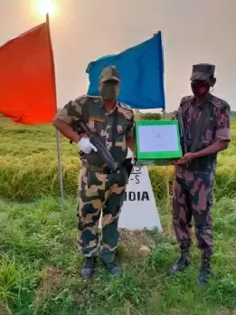 BSF exchange sweets with Pak Rangers, Border Guard Bangladesh