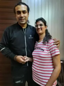 Singer Jubin Nautiyal surprises his fan and KBC winner Himani Bundela