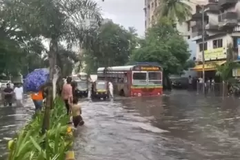 Heavy Rainfall Floods Mumbai, Halts Trains and Strands Commuters on Busy Monday Morning